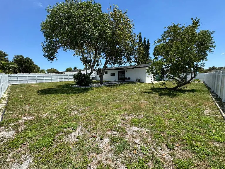 2251 NW 193rd Ter — Photo 12