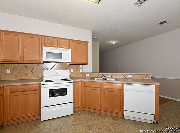3rd image of 4135 Saint Charles