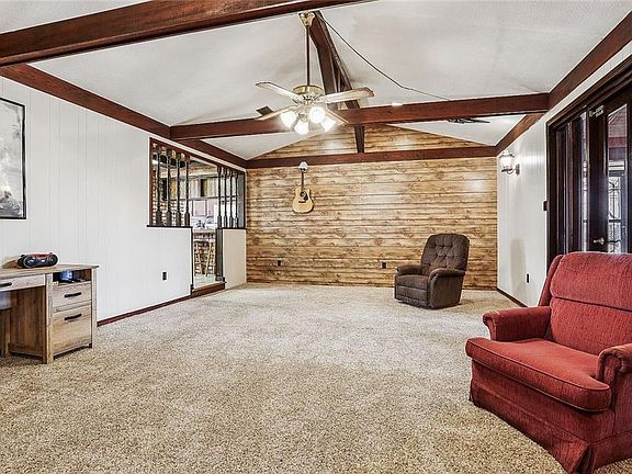 4th image of 2825 Villa Dr