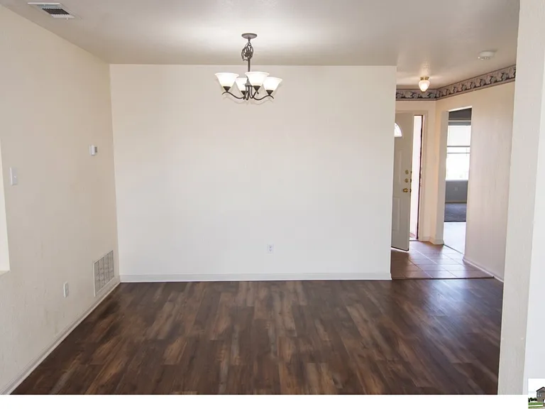 5707 Schneider Dr — Photo 3