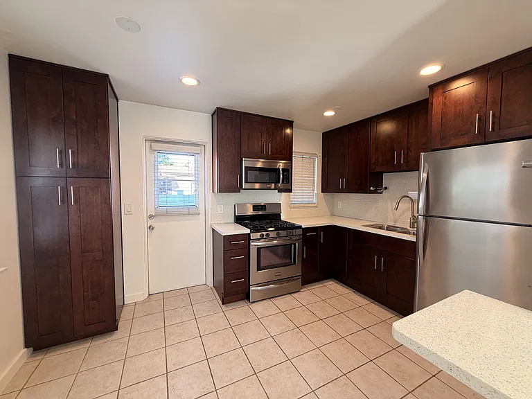 4355 1/2 Kansas St — Photo 8