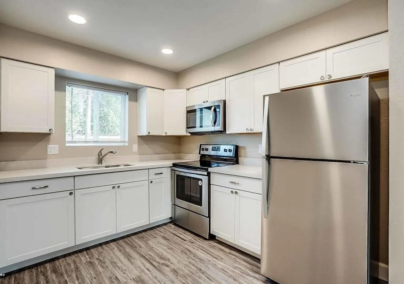 318 E Vine Circle — Photo 4