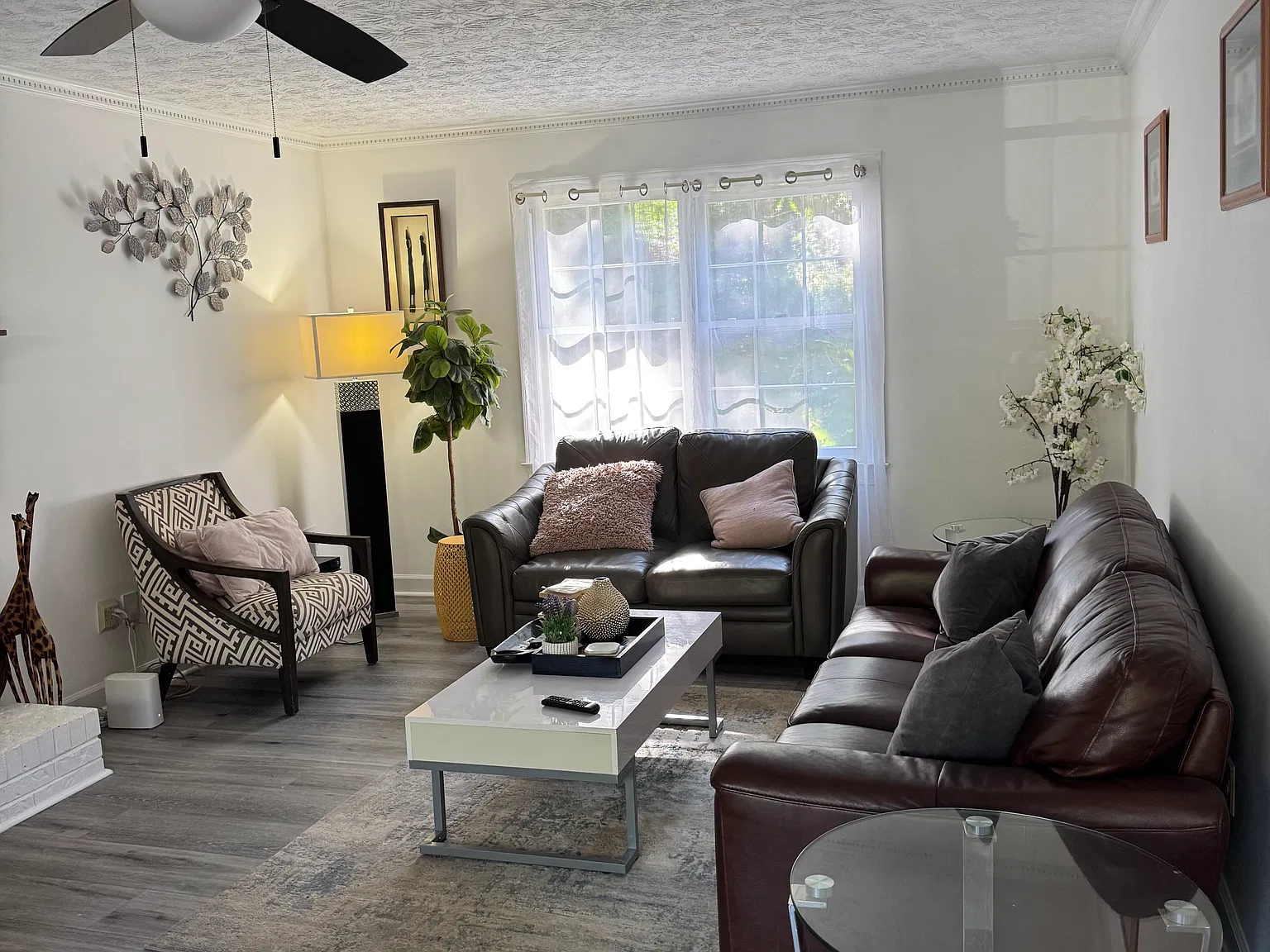 3 bed, 2.5 bath, 1852 sqft, $3,500 — Photo 2