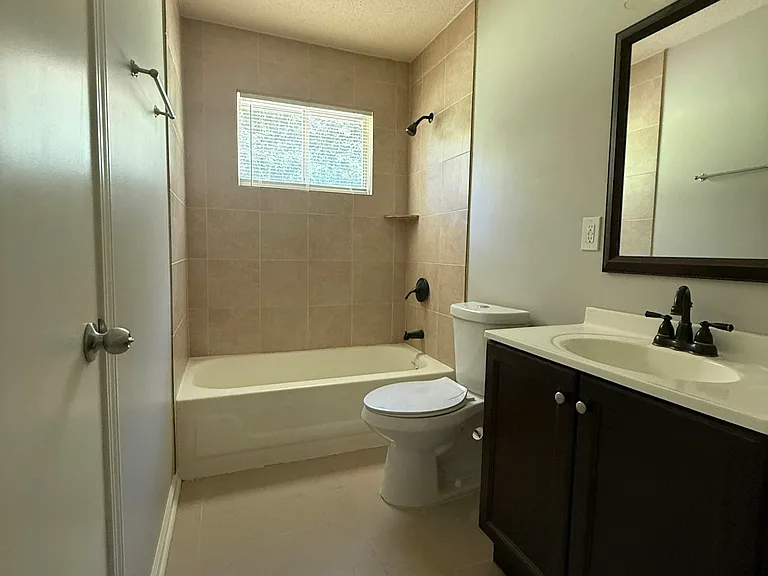 4200 Clydesdale Dr — Photo 3