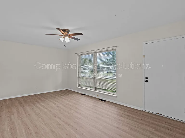 560 Bardot Dr — Photo 6