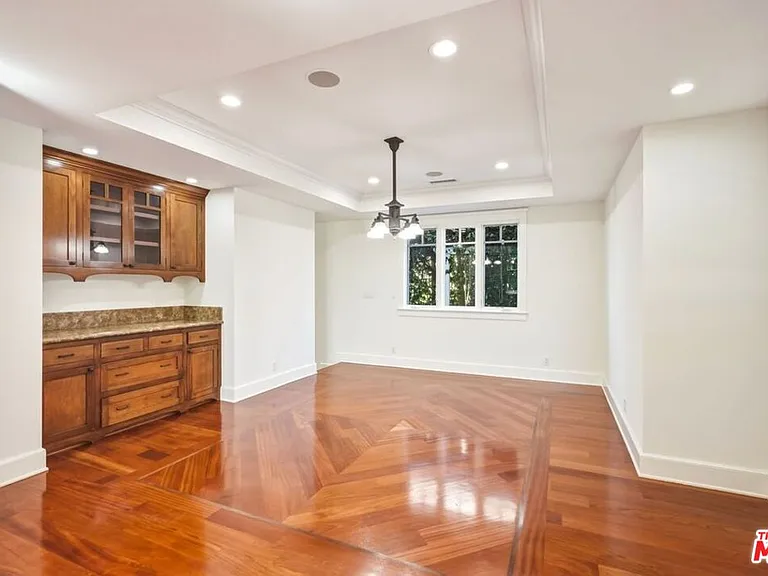 1633 Voorhees Ave — Photo 6