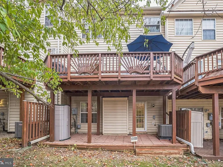 11551 Laurel Lake Sq — Photo 13