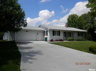 1022 Woodbine Cir W, Galesburg, IL 61401