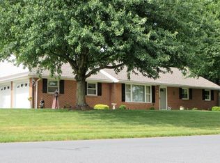 21 Farm Ln, Lititz, PA 17543