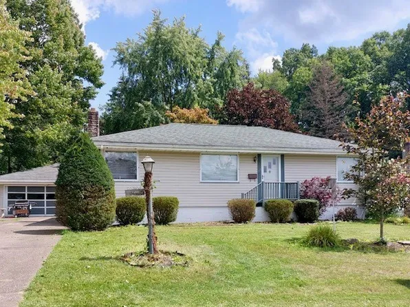 210 Patt Dr, Farrell, PA 16121