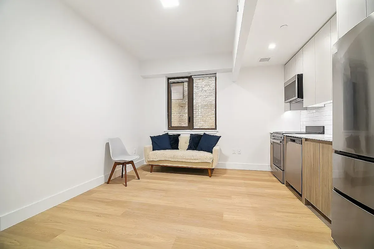 282 Grand Street — Photo 4