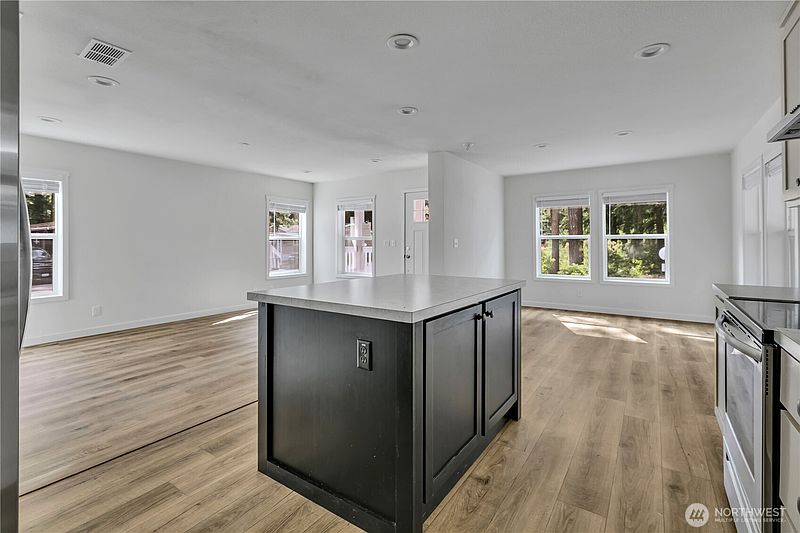 5th image of 20023 137th Avenue Ct E #138
