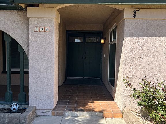 Entryway Exterior (3/3)