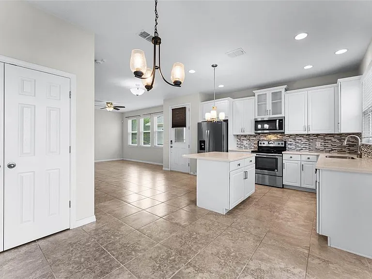 3733 Brighton Park Cir — Photo 9
