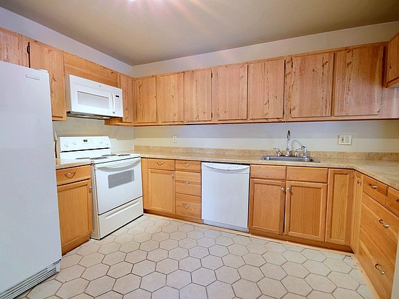 5th image of 2251 Bayberry Dr