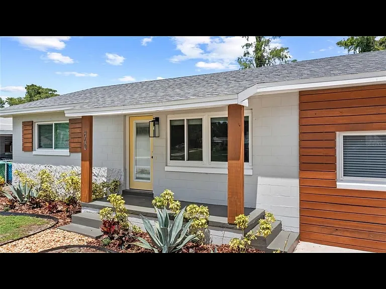 840 Bethune Dr — Photo 2