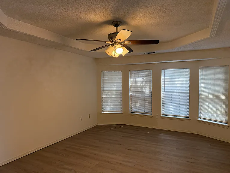 13104 Maple Leaf Dr — Photo 17