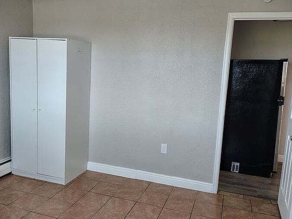 5th image of 1960 Dallas St #402