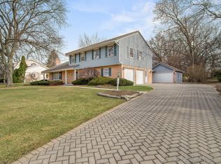 27 Windsor Dr, Oak Brook, IL 60523