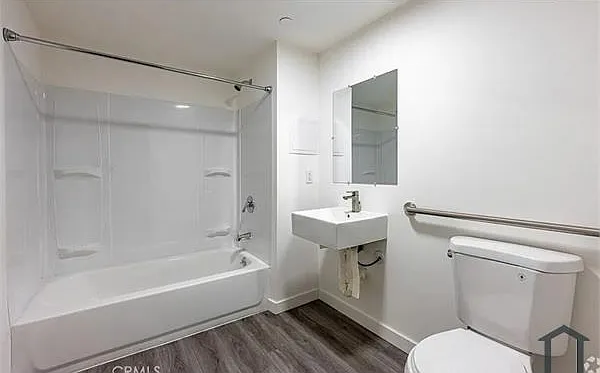 300 W 60th St — Photo 11