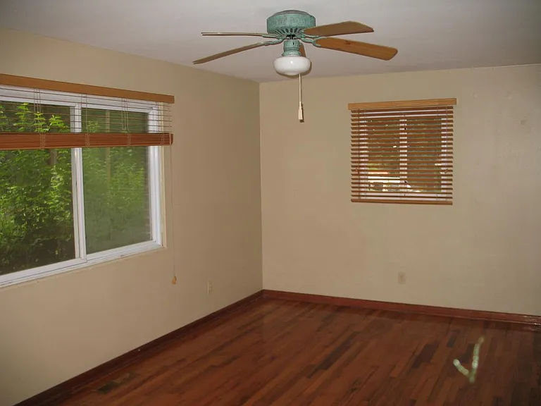 1532 Myrtle Dr — Photo 5