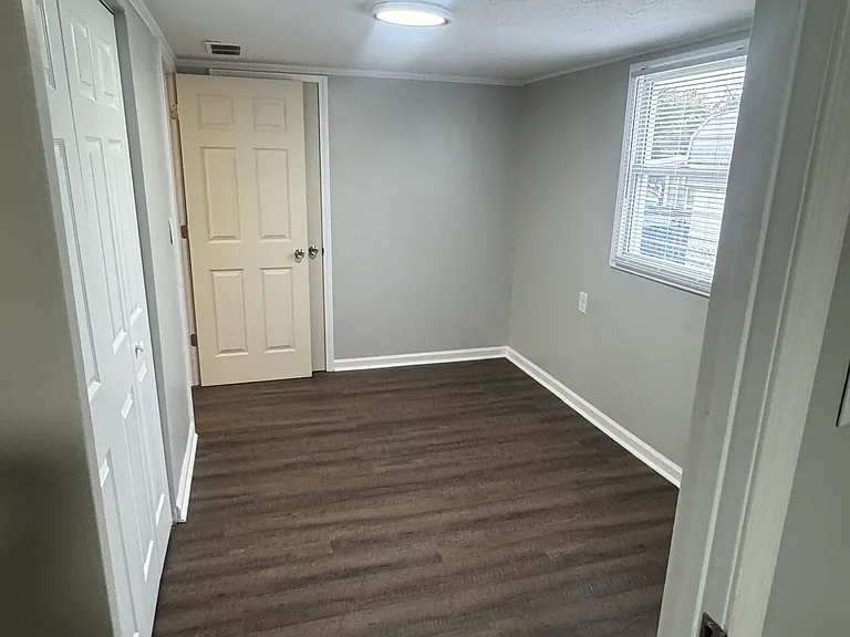 2615 W 5th St — Photo 2