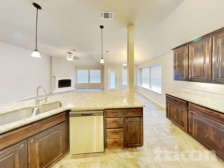 208 Carson Dr — Photo 6