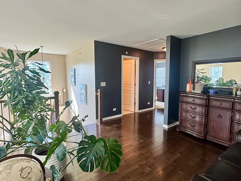 11 E Willow Rd — Photo 16