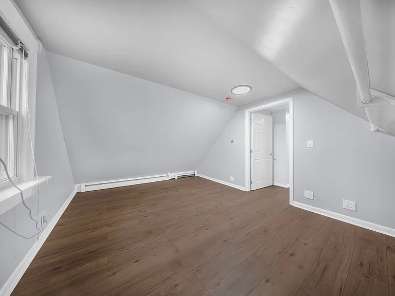 15 Tuttle St — Photo 38