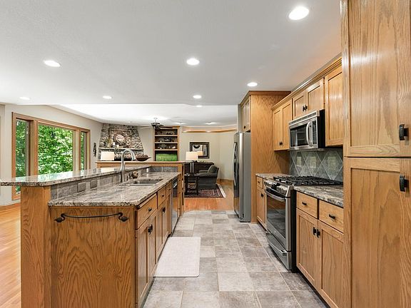 3rd image of 2934 Canyon Rd