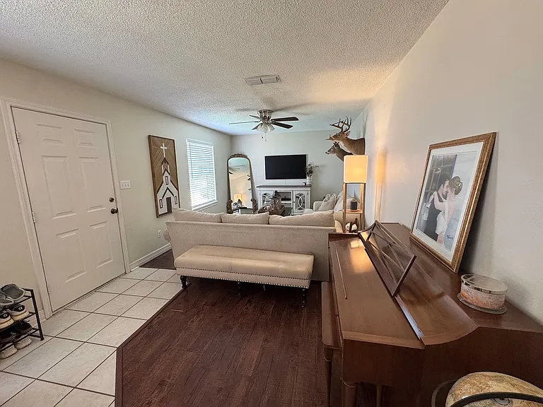 208 Summerset Ct — Photo 4