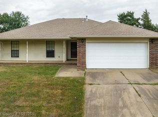 404 Crestview Dr, Van Buren, AR 72956