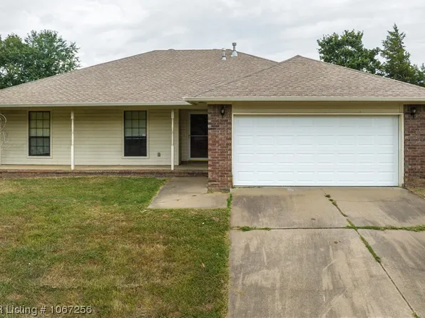404 Crestview Dr, Van Buren, AR 72956
