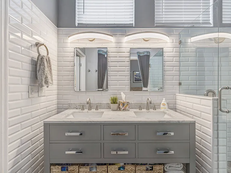 5016 Sterling Manor Dr — Photo 2