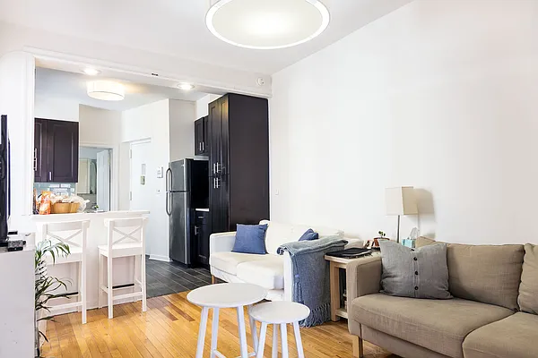 Rented by Grand & Co. | media 24