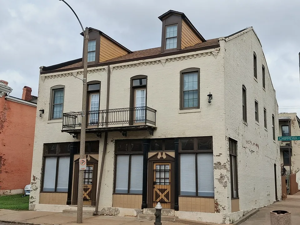 2701-2703 Chippewa St #2701