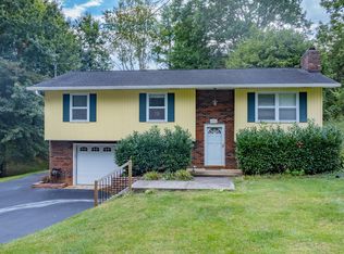 1314 Plantation Dr, Johnson City, TN 37604