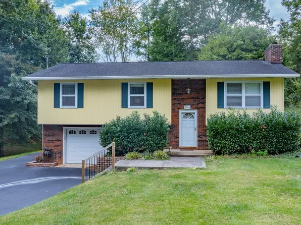 1314 Plantation Dr, Johnson City, TN 37604
