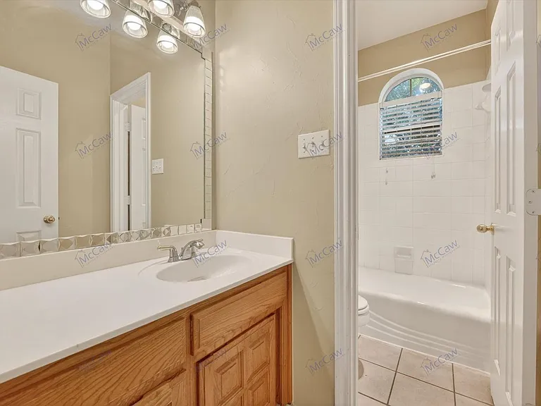 914 Dove Creek Trl — Photo 17