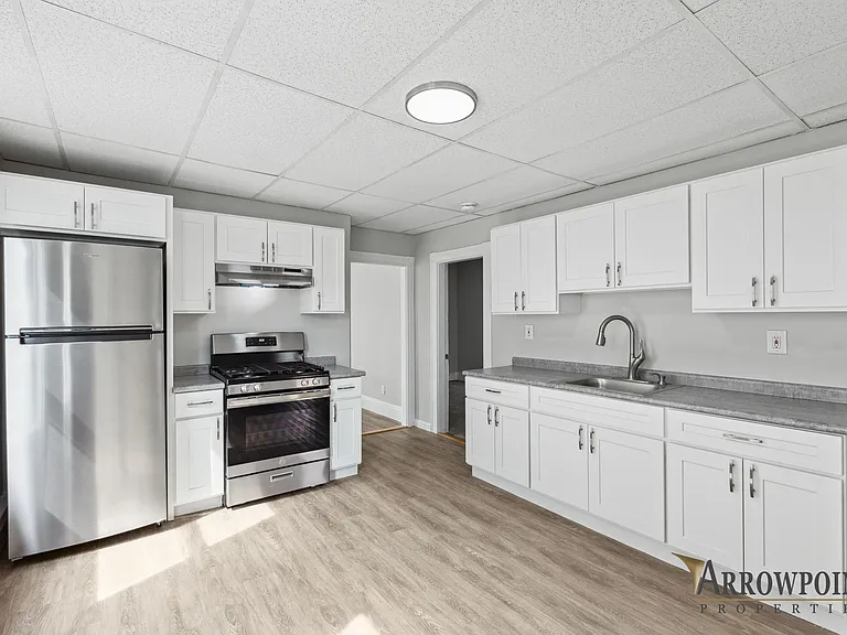 33 Jordan St #1R — Photo 2