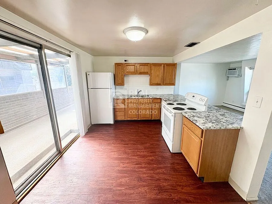 Building Photo - 1221 N Clarkson St #12