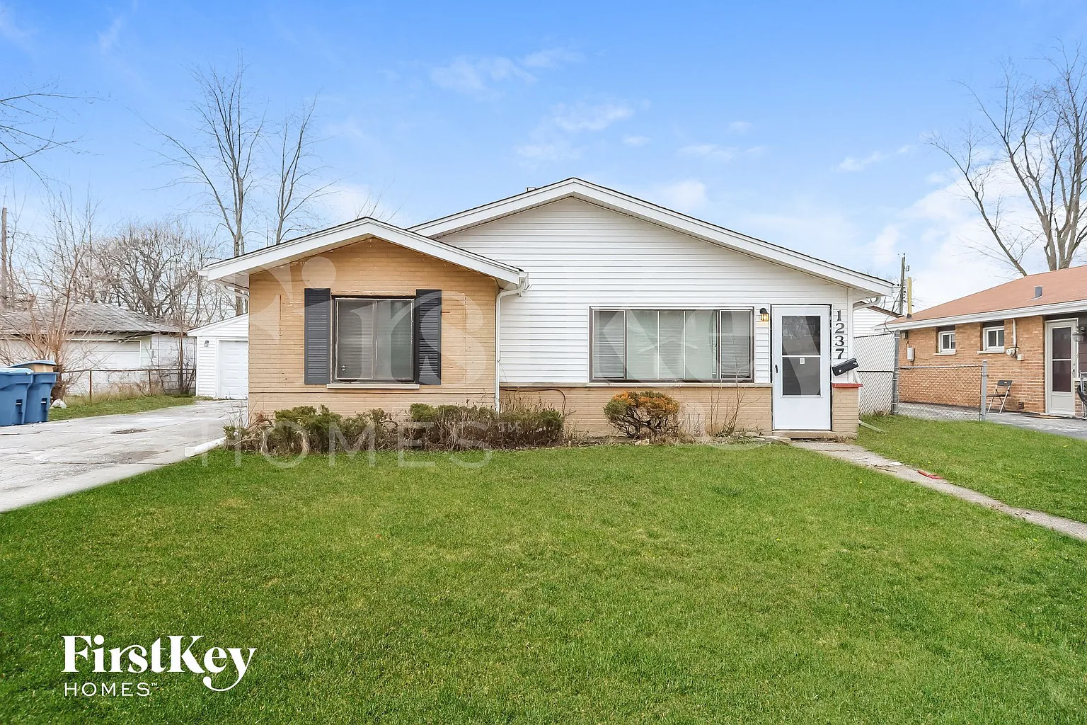 1237 Balmoral Ave photo 1