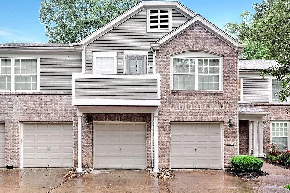 2286 Edenderry Dr Unit 201 photo 1