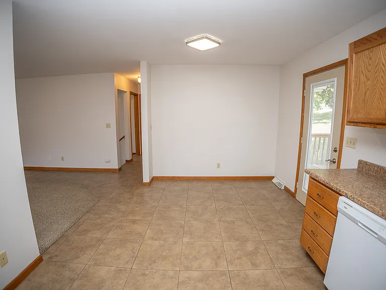 305 Tanner Bridge Ct #B — Photo 8