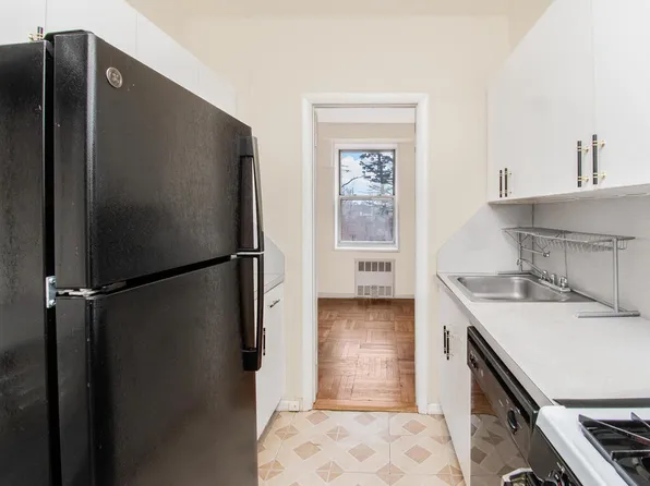 679 West 239th Street image 4 of 13