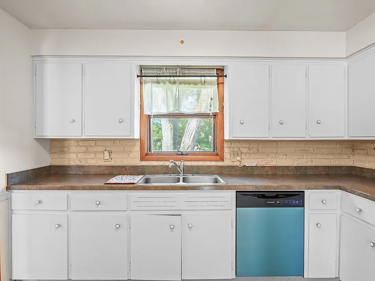 408 S Jensen Rd — Photo 8
