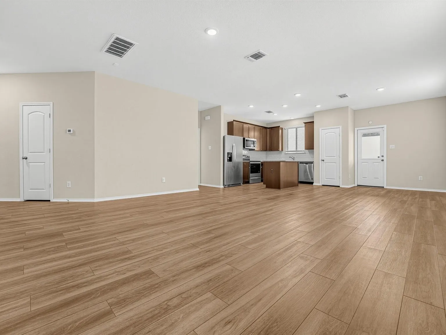 4 bed, 2.5 bath, 2473 sqft, $1,800 — Photo 3