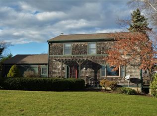 90 Robin Rd, Portsmouth, RI 02871