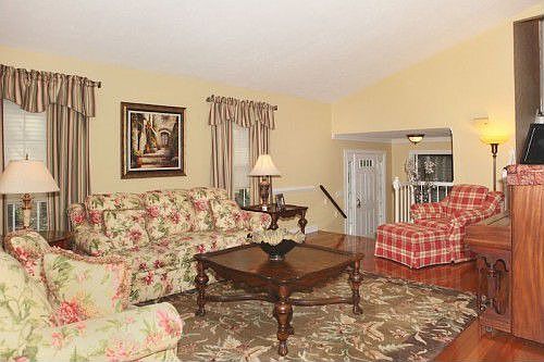 4th image of 211 Woodville Dr