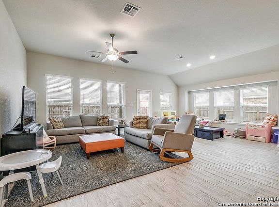 5th image of 1870 Abigail Ln